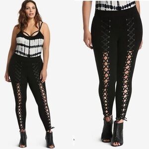 Torrid premium leggings/Premium
Ponte Lace-Up Pixie Pant - Black 2X